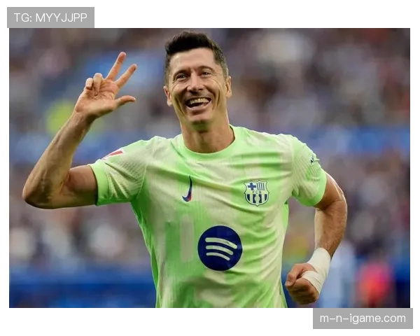 莱万多夫斯基在巴萨体系中的角色变化与战术适应解析