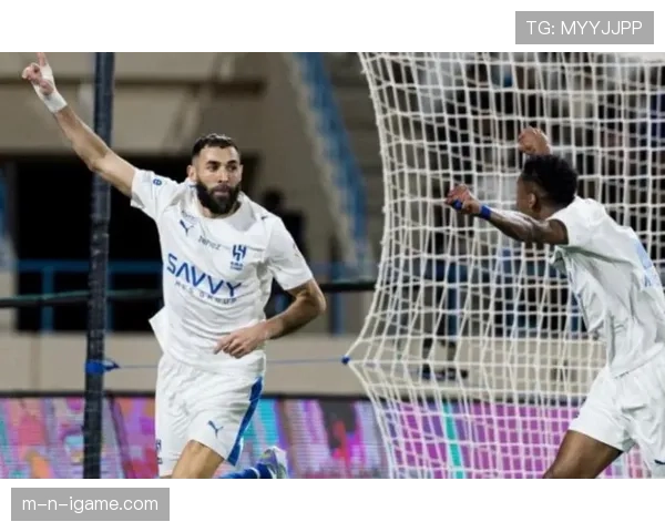 从二前锋到单箭头:本泽马战术适应性的极致体现