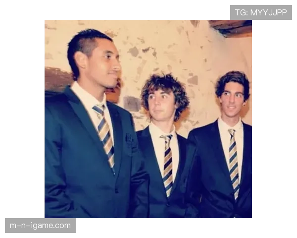 乔丹·汤普森今天又把普通网球都秒成了街头打架现场